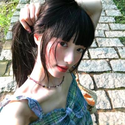 湖边的少女